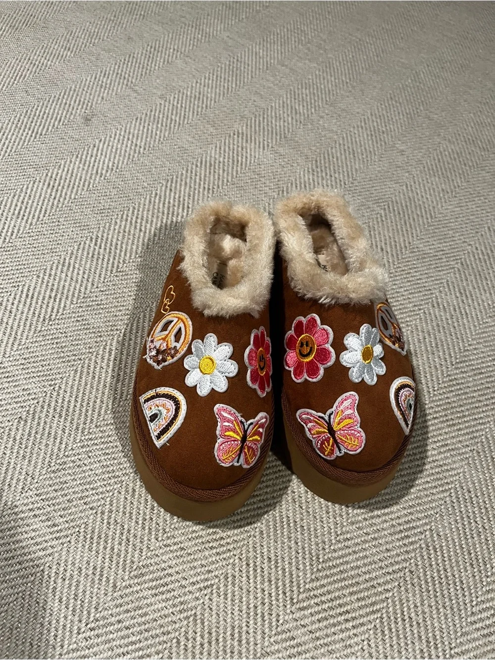 Harper Canyon Brown Kids Slippers with Floral & Butterfly Patches